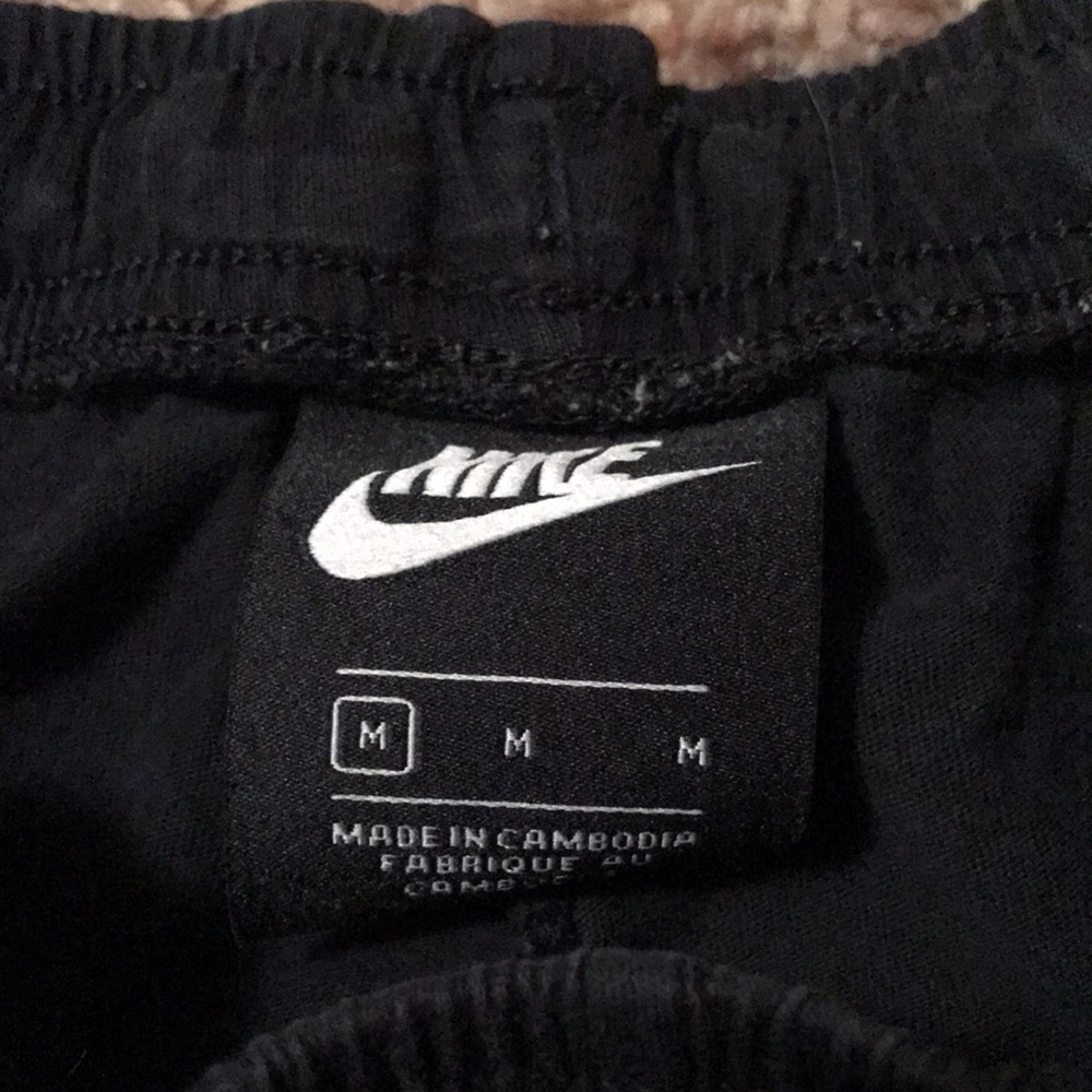 3 for 20 NIKE SHORTS - Picture 2 of 4
